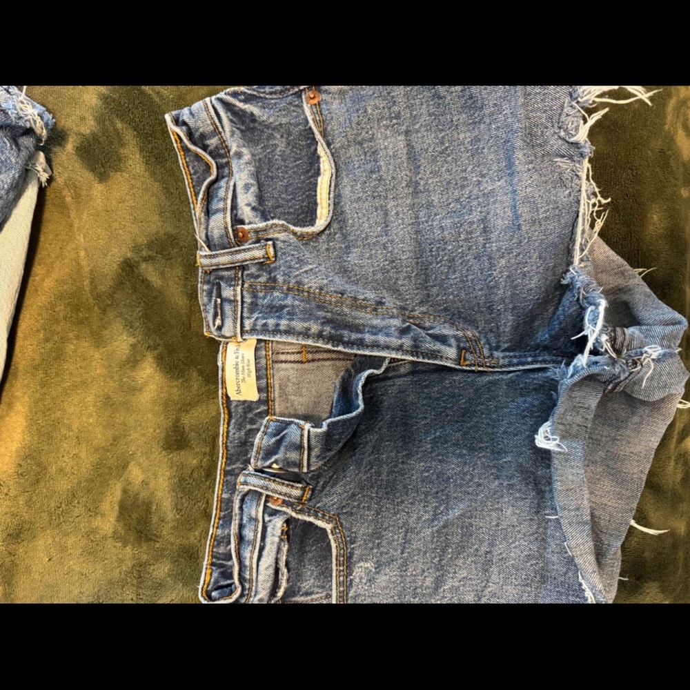 Abercrombie and Fitch-the Mom short high-rise